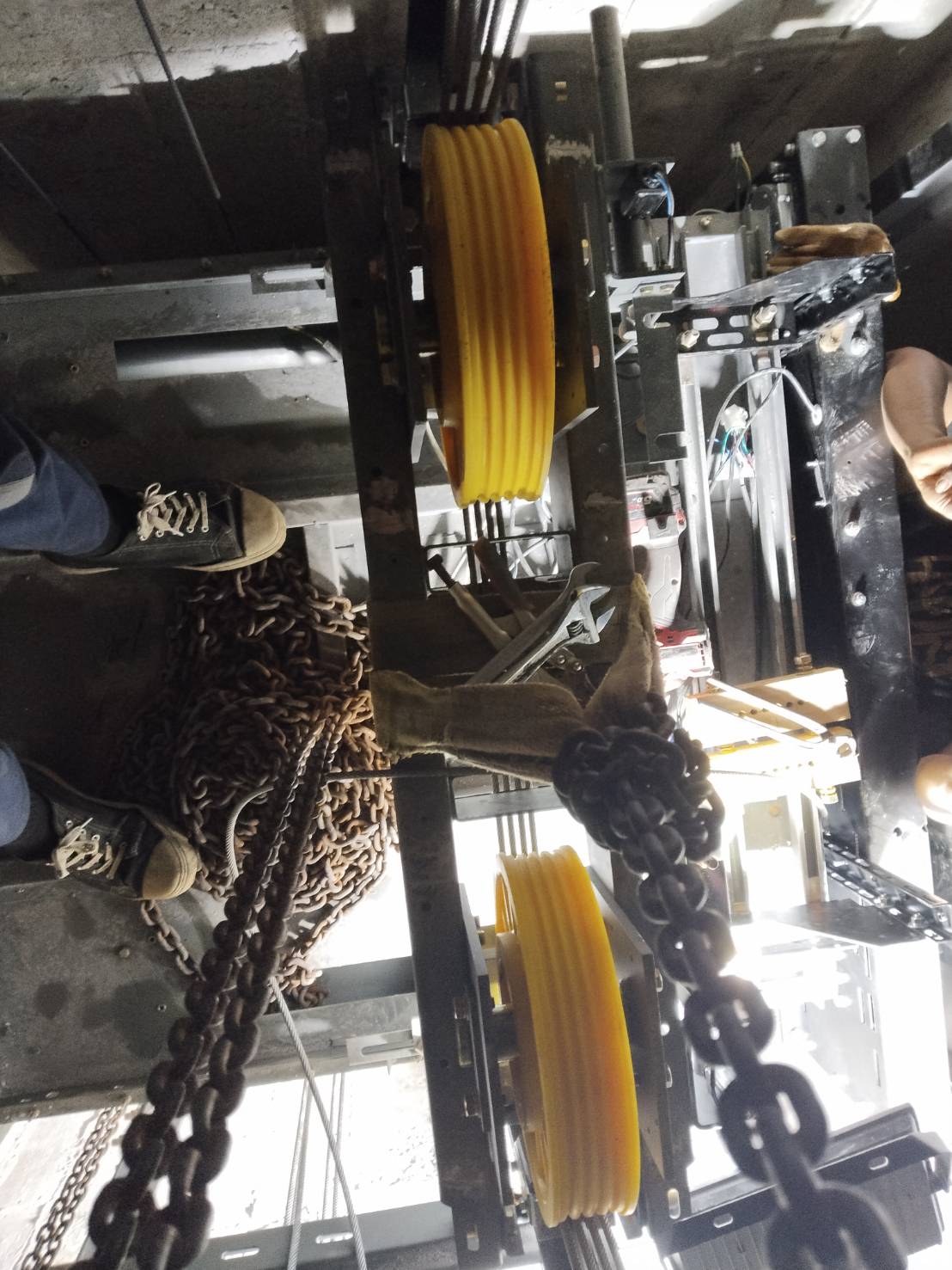 PASSENGER ELEVATOR 14